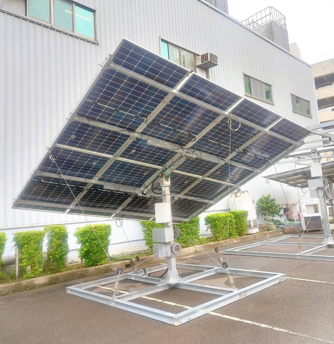 Bigsun iPV tracker, patented dual-axis solar tracker with bi-facial solar panels, maximizes solar power green energy